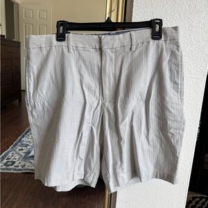 NWT Banana Republic Aiden size 34 Men's light gray Shorts